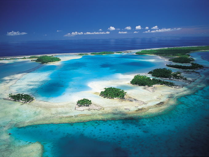
The blue lagoon of the Rangiroa atoll, Tuamotu, French Polynesia, Pacific Ocean