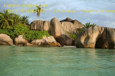 The dike - Source d'Argent, SEYCHELLES ISLANDS Beach